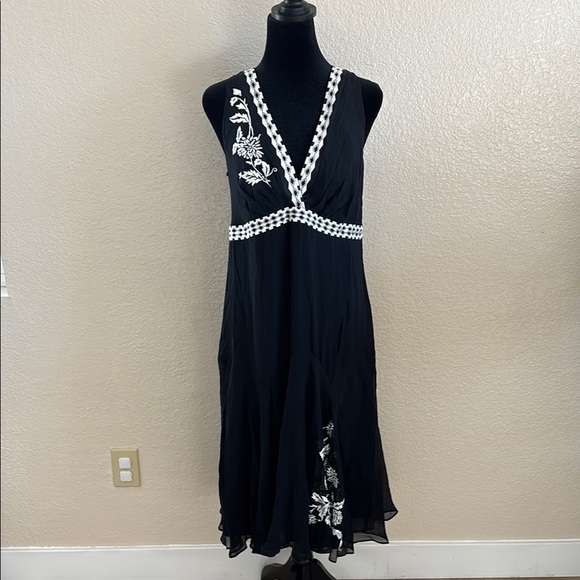 NWT Ted Baker 100% Silk Elegant Black Embroidered Dress - Picture 3 of 11